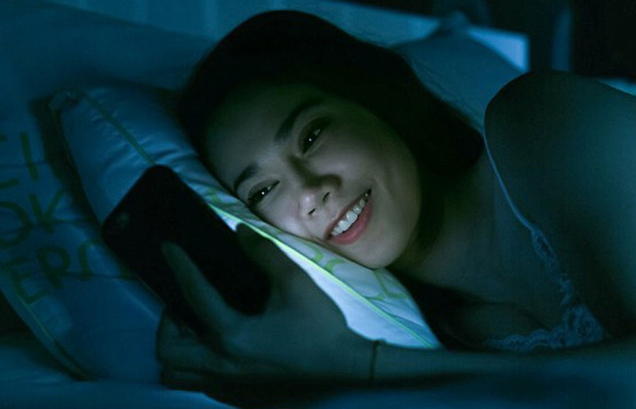 Các nghiên cứu chỉ ra, sử dụng máy tính bảng trong vòng hai tiếng vào buổi tối có thể ngăn cơ chế sản sinh tự nhiên loại hormone này trong cơ thể bạn. Sử dụng tăng từ 2 tiếng lên 4 tiếng sẽ khiến bạn giảm cảm giác buồn ngủ, đồng thời làm giảm chất lượng giấc ngủ của bạn so với những người đọc sách trong thời gian tương tự.