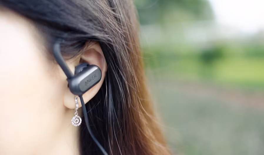 Từ các con số cụ thể đưa ra, các nhà khoa học khuyên khi nghe tai nghe, hãy điều chỉnh sao cho mức âm lượng không quá 60% so với mức cao nhất của thiết bị. 