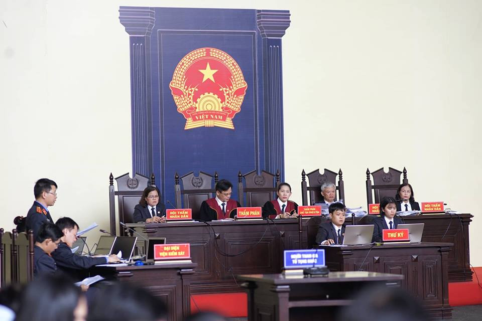 Phiên xét xử ông Phan Văn Vĩnh và 91 bị cáo liên liên quan đường dây đánh bạc ngàn tỷ của Nguyễn Văn Dương, Phan Sào Nam sáng 21/11 bước sang phần tranh tụng.