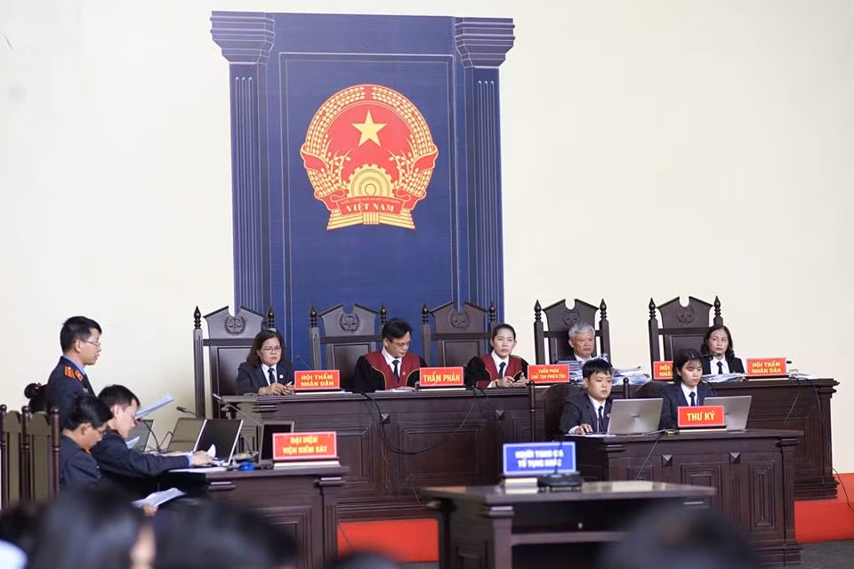 Phiên xét xử ông Phan Văn Vĩnh và 91 bị cáo liên liên quan đường dây đánh bạc ngàn tỷ của Nguyễn Văn Dương, Phan Sào Nam sáng 21/11 bước sang phần tranh tụng.