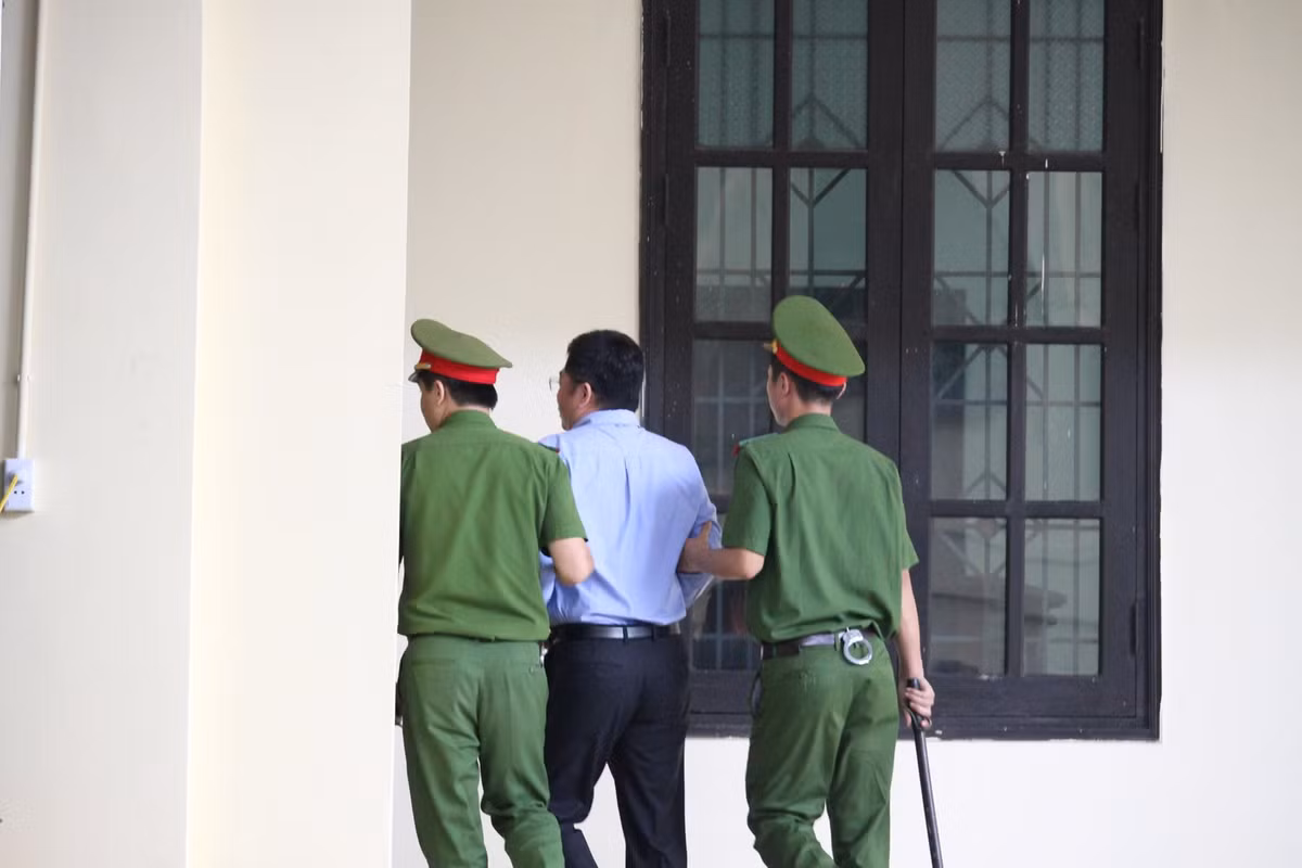 Xet xu vu danh bac nghin ty: “Trum” Nguyen Van Duong “chem gio” CNC la don vi nghiep vu