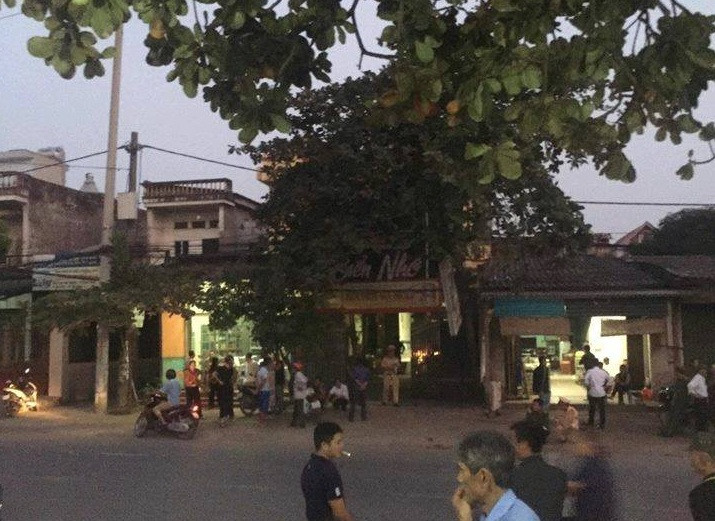 Mau thuan ca nhan, nu nhan vien quan hat bi dam chet