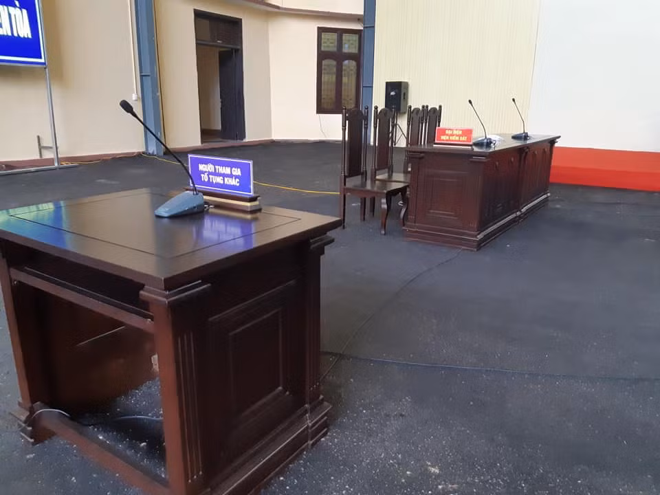 Để đảm bảo an ninh cho phiên xét xử có đến 92 bị cáo, 500 cán bộ, công an được huy động tham gia bảo vệ cho phiên tòa.