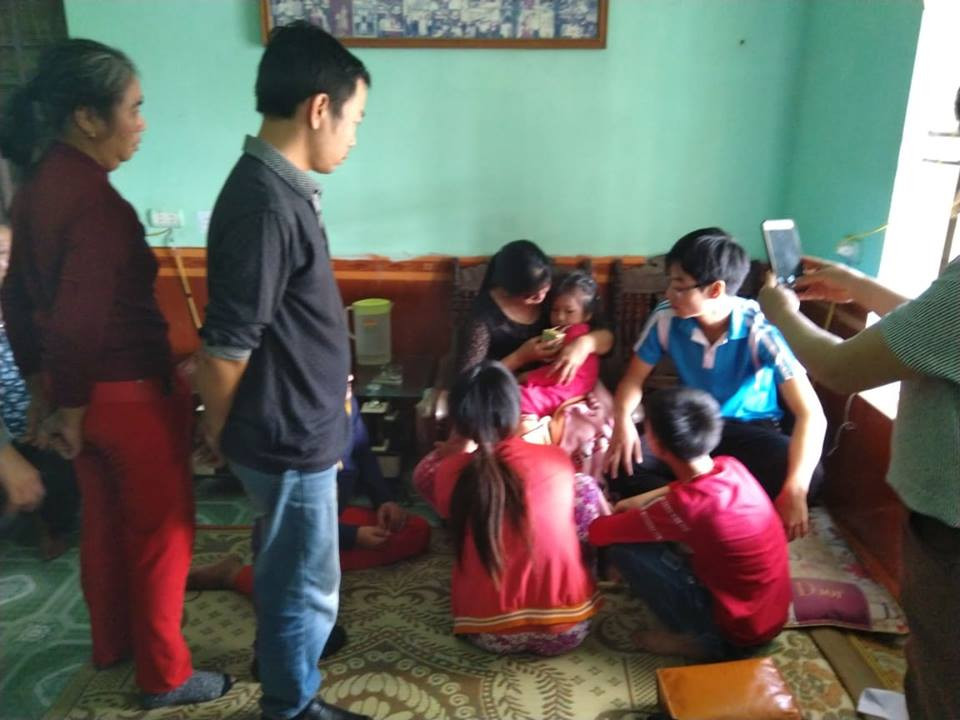 Giam doc CA tinh truc tiep chi dao giai cuu chau be 3 tuoi bi khong che-Hinh-2