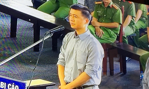 Xet xu vu danh bac nghin ty: Chi ho Phan Sao Nam khoc hoi han-Hinh-2