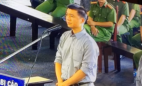 Xet xu vu danh bac nghin ty: Chi ho Phan Sao Nam khoc hoi han-Hinh-2