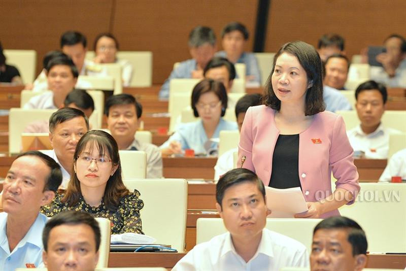 Tranh luan quy dinh cho pham nhan lao dong ngoai trai giam