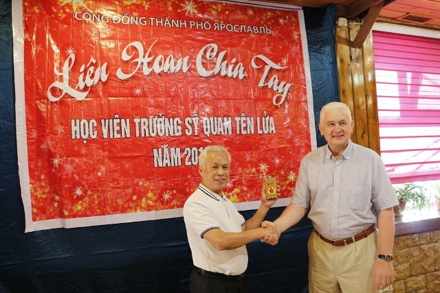 Buổi liên hoan mừng các sinh viên ra trường.