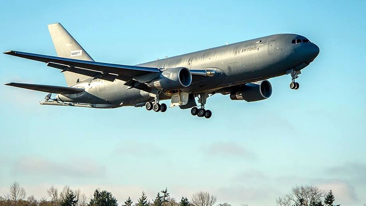 Trong thời gian thử nghiệm KC-46, nó đã được thử khả năng tương thích để tiếp liệu với các loại chiến đấu cơ phổ biến nhất của Quân đội Mỹ bao gồm F-16, F/A-18, AV-8B, C-17 và A-10. Nguồn ảnh: USAF.