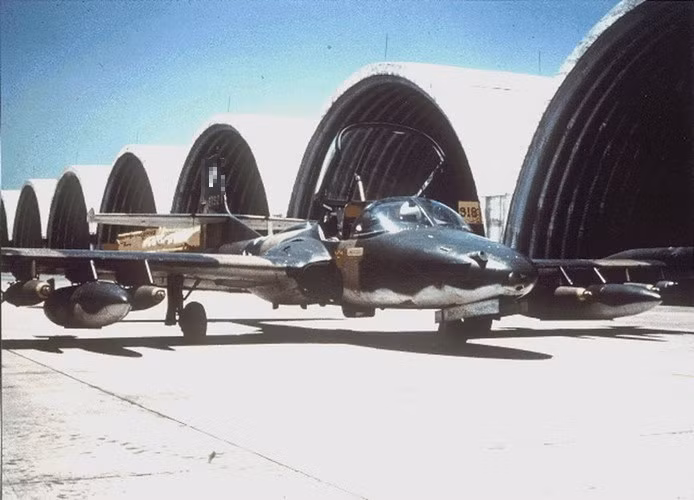 Tháng 9/1989, chiếc phi cơ A-37B 68-7921 lịch sử đã từng cùng Phi đội Quyết Thắng đánh bom sân bay Tân Sơn Nhứt (khi này đã dừng hoạt động) đã được chuyển giao lại cho một công ty hàng không của Australia là Aviation Facilities có trụ sở tại Sydney. Tiếp đó, chiếc A-37B này qua tay một vài chủ khác và tới Mỹ từ năm 2009. Nguồn ảnh: USAF.