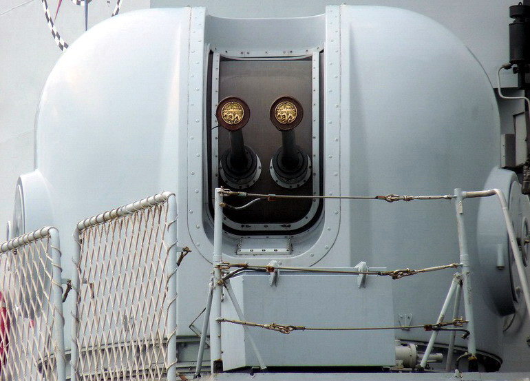 Không chỉ là mối nguy hiểm với các loại tên lửa của địch, Dardo còn là loại vũ khí cực kỳ nguy hiểm khi được sử dụng để tấn công các máy bay tầm thấp hay máy bay trực thăng của đối phương với tỷ lệ bắn hạ sẽ có thể đạt tới 100% nếu mục tiêu nằm trong tầm bắn. Nguồn ảnh: Foxtrotalpha.