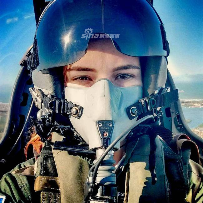 Hiện tại, Brazil là một trong những quốc gia có số nữ phi công phục vụ trong lực lượng không quân nhiều nhất Nam Mỹ, và họ không chỉ lái những chiếc máy bay vận tải mà còn cả chiến đấu cơ. Nguồn ảnh: Sina.