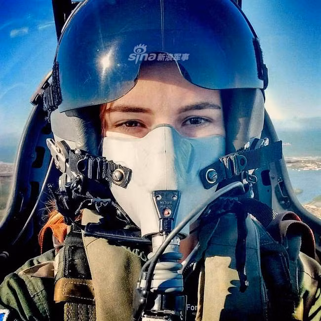 Hiện tại, Brazil là một trong những quốc gia có số nữ phi công phục vụ trong lực lượng không quân nhiều nhất Nam Mỹ, và họ không chỉ lái những chiếc máy bay vận tải mà còn cả chiến đấu cơ. Nguồn ảnh: Sina.