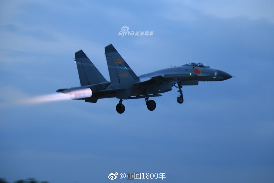 Với khả năng tự chủ trong việc sản xuất và chế tạo bao gồm cả công nghệ động cơ, Không quân Trung Quốc có thể tăng cường số lượng của J-11 trong biên chế không quân nước này bất cứ khi nào họ muốn và khi đó, rõ ràng J-11 sẽ trở thành một lực lượng cực kỳ nguy hiểm của Không quân Trung Quốc trong các trận chiến trên không. Nguồn ảnh: Sina.