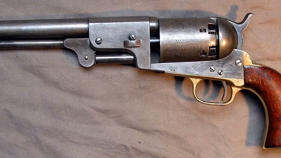 Tới năm 1847, Quân đội Mỹ lại chuyển sang sử dụng khẩu M1848 Dragoon cũng do hãng Colt sản xuất. Khẩu súng này cũng sử dụng cỡ đạn tương tự với khẩu Colt trước đó của quân đội Mỹ. Nguồn ảnh: Wearethemighty.