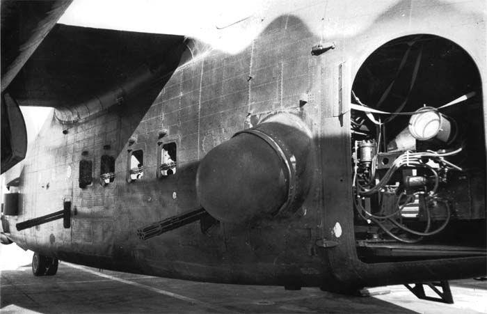 Do khả năng tác chiến trên chiến trường khá kém và hiệu quả không cao nên tới năm 1971, Không quân Mỹ quyết định thải loại toàn bộ số AC-119 trong biên chế của mình. Cận cảnh hệ thống hoả lực mà AC-119 mang theo trước mỗi phi vụ tìm - diệt đoàn xe vận tải của ta. Ảnh: USAF.