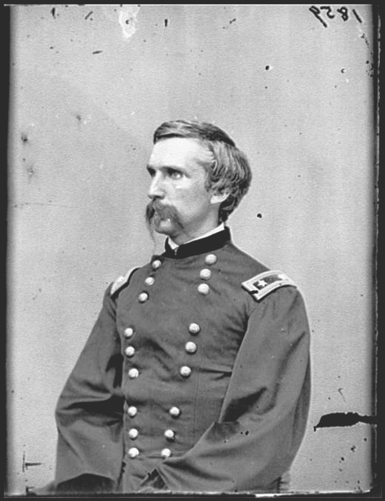 Một trong những người hùng của lực lượng liên bang miền Bắc đã giữ vững được hai quả đồi trong ngày giao tranh kể trên là Trung tá Joshua Chamberlain. Ông cùng 360 người lính của mình đã hết sạch đạn và phải kết thúc cuộc chiến bằng một đợt phản công cùng lưỡi lê và kết quả là bắt giữ được 400 lính miền Nam. Nguồn ảnh: BI.