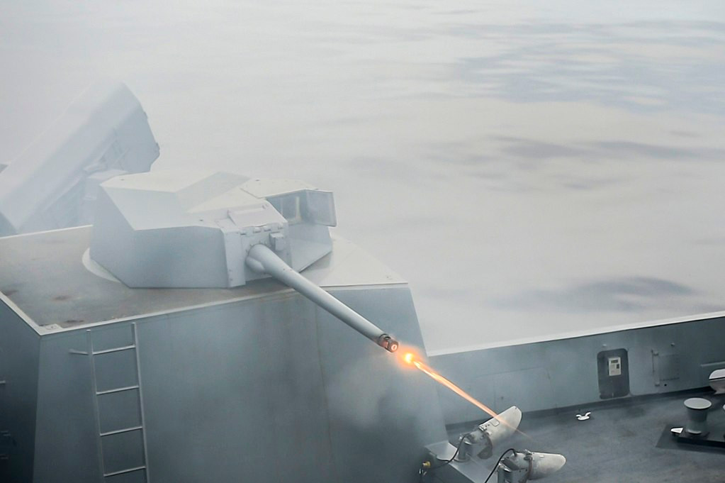 Sử dụng cỡ đạn 30x173mm, khẩu pháo này có khả năng bắn với tốc độ khoảng 200 viên mỗi phút. Sơ tốc đầu nòng của nó là 1080 mét trên giây và đạt tầm bắn hiệu quả lên tới 3000 mét với mục tiêu trển đất liền và tối đa 5000 mét với mục tiêu trên biển. Nguồn ảnh: Tube.