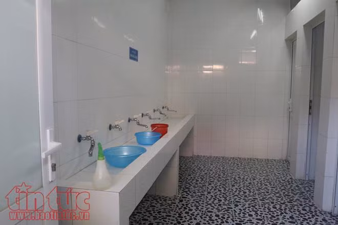 Khu nhà vệ sinh luôn được giữ sạch sẽ.