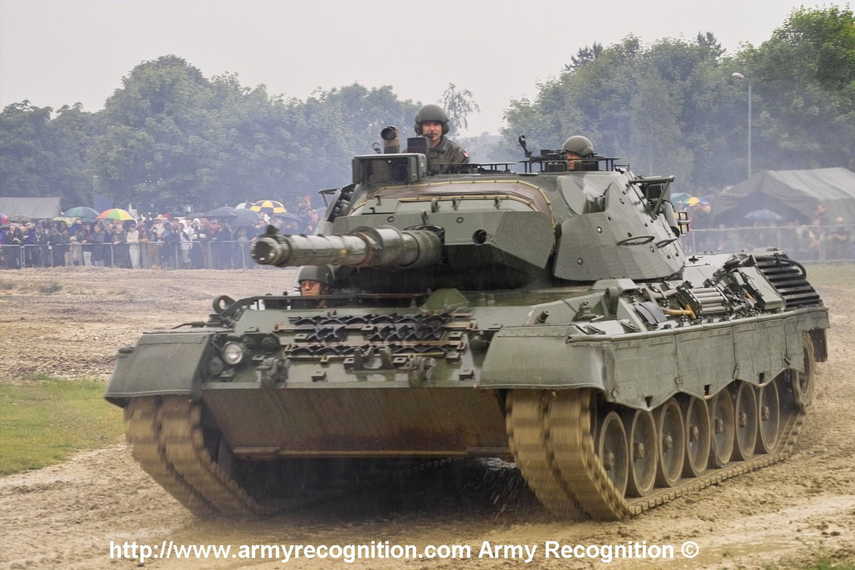 Các xe tăng Leopard C1 bắt đầu phục vụ trong quân đội Canada từ năm 1978, tới năm 2000, 114 chiếc đã được nâng cấp lên bản C2. Tuy nhiên 9 năm sau, nghĩa là tới năm 2009 phía Canada cho biết họ chỉ còn hoạt động 66 chiếc Leopard 1C2 trong biên chế của mình. Nguồn ảnh: Armyreco.