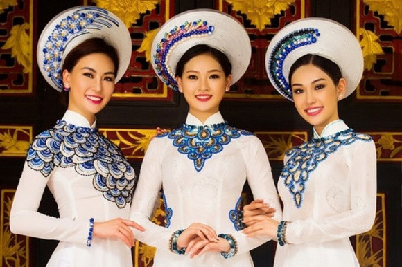 Nhiều cư dân mạng bất ngờ khi biết Phạm Ngọc Khánh Linh có hai chị gái đều từng thi Hoa hậu là Thùy Linh và Phương Linh.