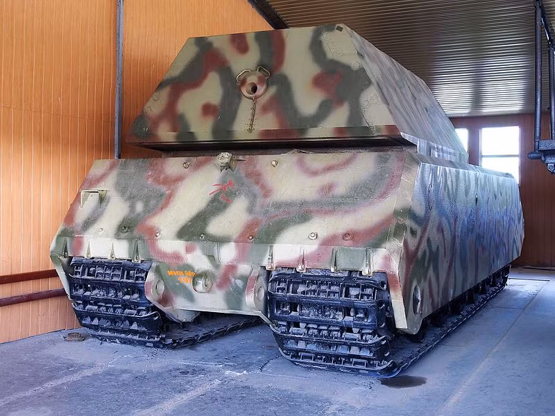 Chiếc Maus "chắp vá" này hiện là chiếc Maus cuối cùng còn sót lại trên thế giới và được Liên Xô trước đây hay Nga ngày nay trưng bày ở bảo tàng xe tăng Kubinka ở ngoại ô Moscow, Nga. Nguồn ảnh: Wiki.