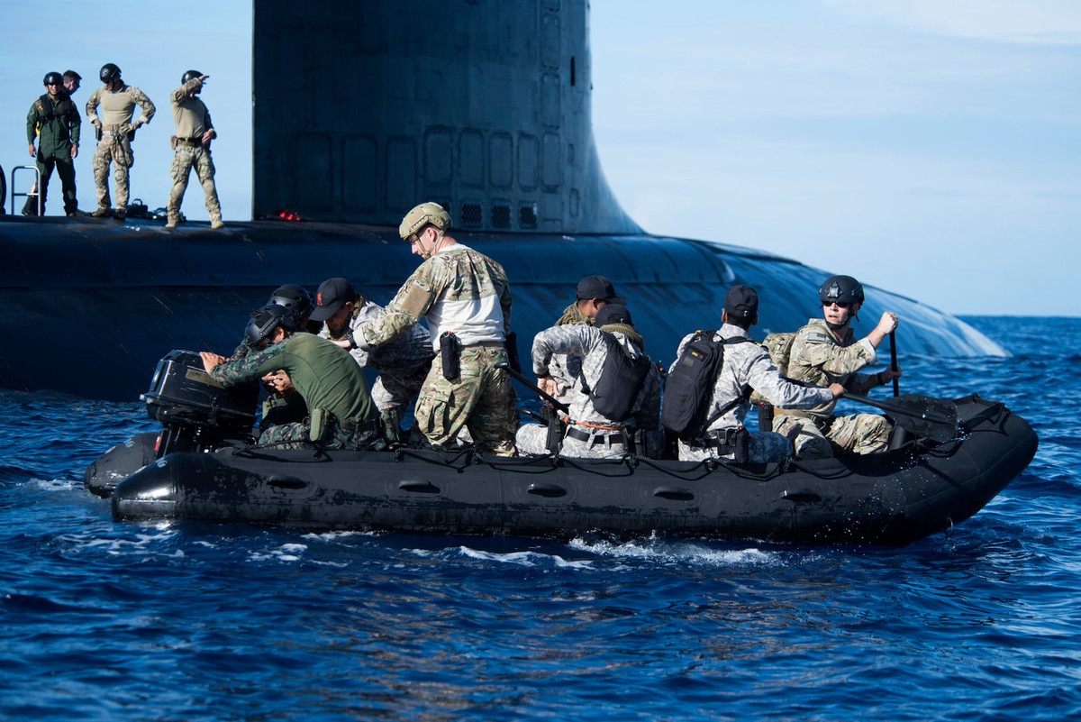 Trong Chiến tranh Việt Nam, quân đội Mỹ từng có thời gian sử dụng tàu ngầm để thực hiện một vài nhiệm vụ giải cứu phi công và đột nhập phá hoại vào vùng biển Hải Phòng, Thái Bình,... tuy nhiên phần lớn các phi vụ đều thất bại. Nguồn ảnh: USnavy.