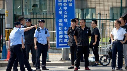 Đại sứ quán Mỹ được đặt tại phía Bắc Thủ đô Bắc Kinh của Trung Quốc, xung quanh khu vực này còn có đặt rất nhiều Đại sứ quán của các nước khác thuộc châu Âu và châu Mỹ cũng như có nhiều khách sạn cao cấp dành cho người nước ngoài. Nguồn ảnh: Weibo.