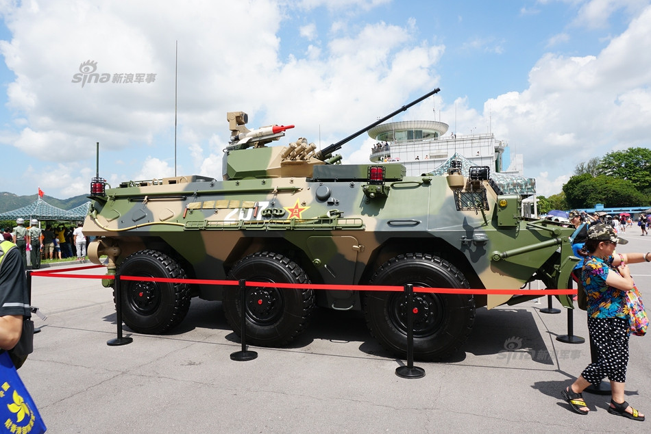 Toàn cảnh xe thiết giáp Type 92 của Trung Quốc với hỏa lực bao gồm súng máy 12,7mm và một tên lửa chống tăng được đặt ở phía nóc xe. Nguồn ảnh: Sina.