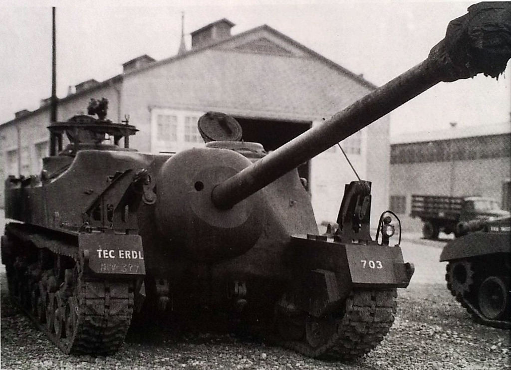 Tới tháng 10/1947, chương trình T28 chính thức bị bỏ xó và một nguyên mẫu của nó đã bị tháo bỏ. Nguyên mẫu thứ hai, chiếc T28 cuối cùng còn sống sót đã bị bỏ quên phơi mưa phơi nắng tới năm 1974 mới được tìm thấy ở bãi tập bắn Forrt Belvoir, Virginia. Nguồn ảnh: Archive.