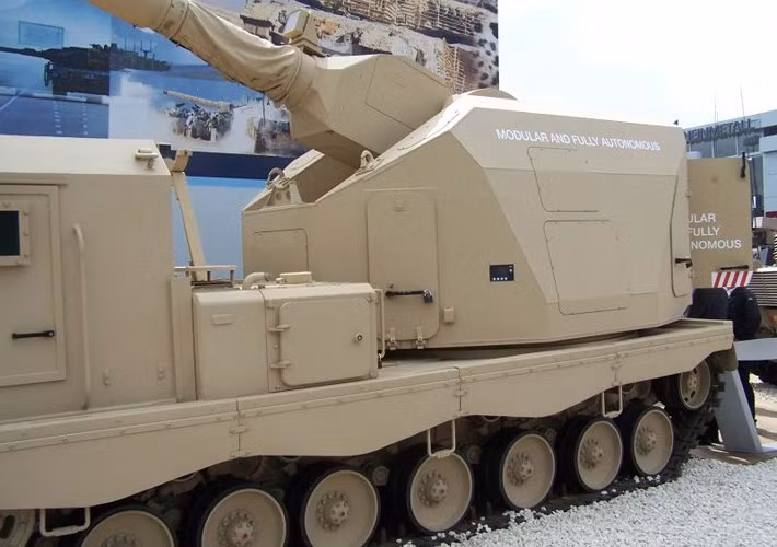 Pháo tự hành DONAR được trang bị động cơ MTU 8V 1999 có công suất 720 mã lực. Ảnh: lqtdefensa.