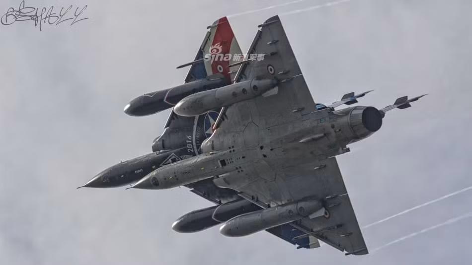 Theo thông tin mới nhất được Global Defense New Network đăng tải, Không quân Pháp sẽ cho toàn bộ các chiến đấu cơ Dassault Mirage 2000 của nước này về hưu trong thời gian sắp tới đây. Nguồn ảnh: Sina.