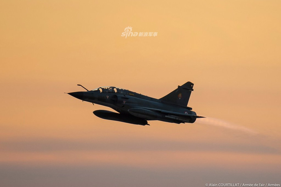 Theo nhiều nguồn tin, hiện tại Không quân Pháp cũng chỉ còn đúng một chiếc Dassault Mirage 2000N duy nhất. Chiếc chiến đấu cơ cuối cùn loại Mirage 2000N này của Không quân Pháp đã có tổng cộng 350.000 giờ bay sau 30 năm phục vụ. Nguồn ảnh: Sina.