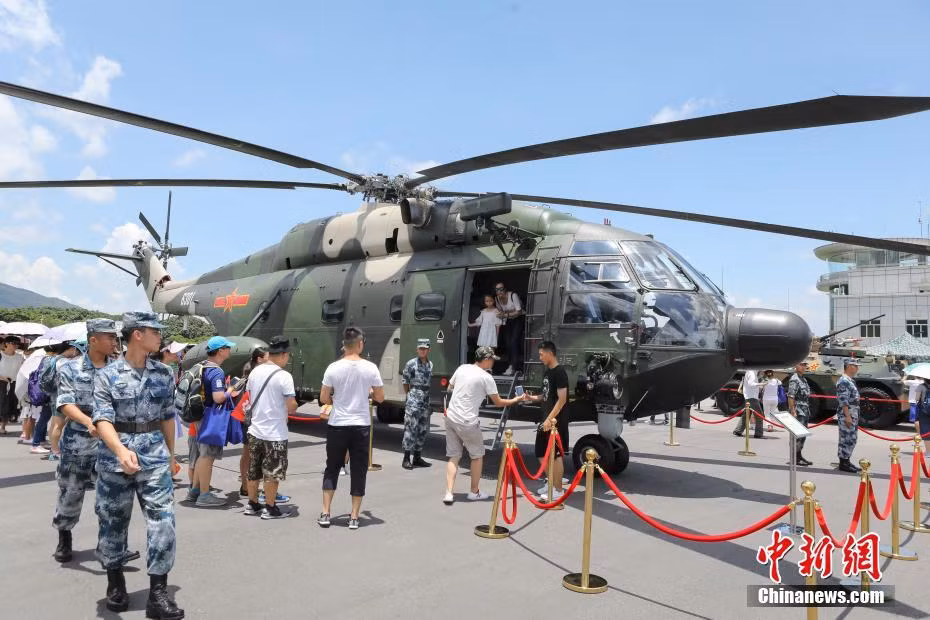 Trực thăng vận tải quân sự Z-8 của Quân đội Trung Quốc tại triển lãm. Nguồn ảnh: Sina.