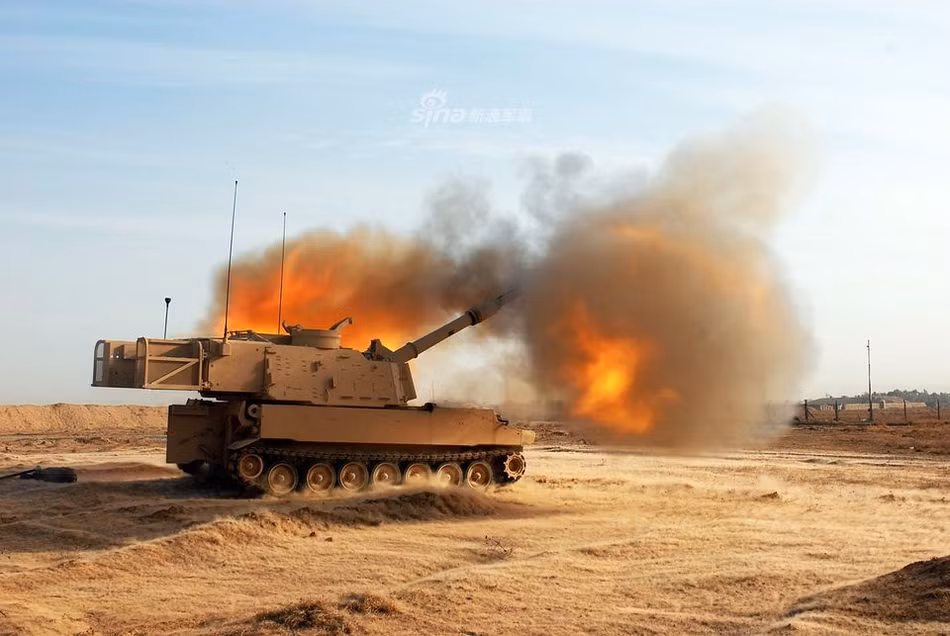 Điều này cho phép một loạt các tổ hợp Paladin ở các vị trí khác nhau có thể cùng khai hoả vào một mục tiêu, đánh theo kiểu pháo bầy, khiến đối phương bị áp chế hoàn toàn bởi hỏa lực pháo binh. Nguồn ảnh: Sina.