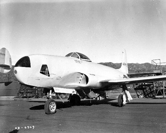 Tới khi Chiến tranh Triều Tiên nổ ra, P-80 chính thức đã sẵn sàng tham chiến. Chính trong cuộc chiến này, khi P-80 phải đối đầu với MiG-15 của Liên Xô trên bán đảo Triều Tiên, một loạt các phi công đầy kinh nghiệm khác của Mỹ bước ra từ Chiến tranh Thế giới thứ hai đã lại tiếp tục bỏ mạng cùng chiếc P-80. Nguồn ảnh: USAF.