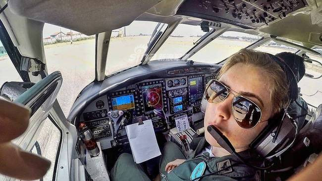 Mặc dù là nữ giới, tuy nhiên quân đội Brazil lại không có bất cứ một cơ chế ưu tiên nào cho các lực lượng phi công phái yếu này. Các bài kiểm tra thể lực và trí lực của họ hoàn toàn giống với nam giới. Nguồn ảnh: Sina.