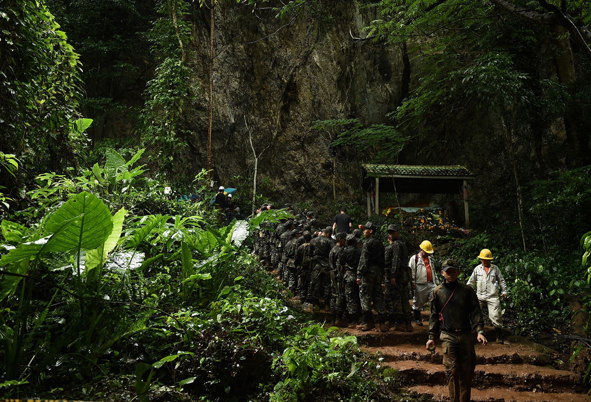 Nỗ lực cứu hộ huy động sự tham gia trực tiếp của hàng ngàn người và thu hút sự quan tâm của cả nước Thái Lan cũng như toàn thế giới. Nguồn ảnh: TA.