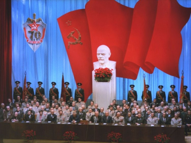 Một trong những kỹ năng đặc biệt nhất mà ông Putin học được trong khoá học này đó là phản gián và theo dõi người nước ngoài. Nguồn ảnh: BI.