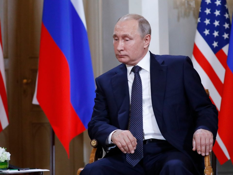 Luận văn tốt nghiệm của ông tập trung vào luật pháp và thương mại quốc tế. Cần phải nói thêm, trong thời kỳ ông Putin tốt nghiệp đại học, xã hội Liên Xô vẫn đang trong thời kỳ bao cấp và các quy luật của kinh tế thị trường là cực kỳ xa lạ với người dân Liên Xô thời bấy giờ. Nguồn ảnh: BI.