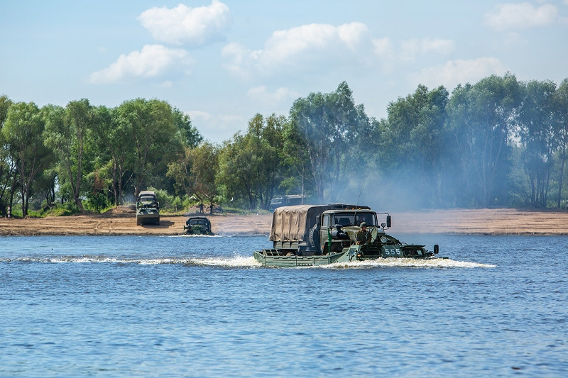 Với những trang bị hiện đại và khả năng hiệp đồng cao, lực lượng công binh Nga có thể thực hiện bài thi này với thời gian ngắn hơn nhiều so với các đội thi còn lại. Nguồn ảnh: Fotorepor.