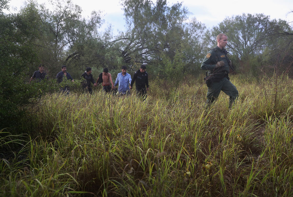 Ở trên tuyến biên giới này, chỉ có lực lượng tuần tra biên giới của Mỹ hoạt động hết công suất. Trái ngược hoàn toàn với việc vượt biên khó khăn từ Mexico lên Mỹ, việc vượt biên từ Mỹ xuống Mexico lại diễn ra cực kỳ dễ dàng và gần như không gặp phải bất cứ khó khăn nào. Nguồn ảnh: TA.