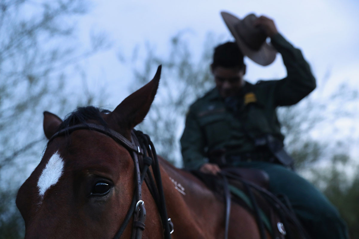 Lực lượng biên phòng của Mexico gần như không can thiệp vào các phi vụ vượt biên được các nhóm Mafia của nước này thực hiện nhằm đưa người nhập cư trái pháp từ Mexico vào Mỹ. Nguồn ảnh: TA.