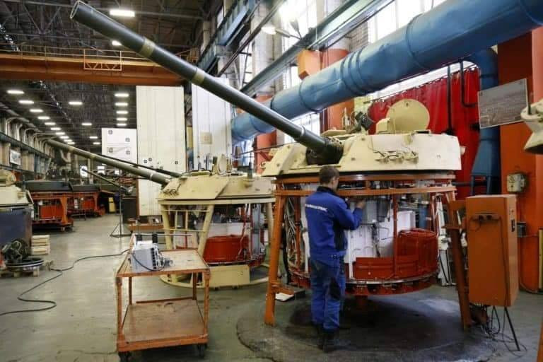 Trong quá khứ, nhiều nguồn tin từ các bên khẳng định phía Iraq đã đặt hàng vài trăm chiếc thiết giáp BMP-3 từ phía Nga. Cũng theo các nguồn tin này, trong khoảng thời gian từ năm 2018 tới 2022 tới đây, Iraq sẽ nhận được khoảng 300 chiếc BMP-3 đầu tiên. Nguồn ảnh: Defenceblog.