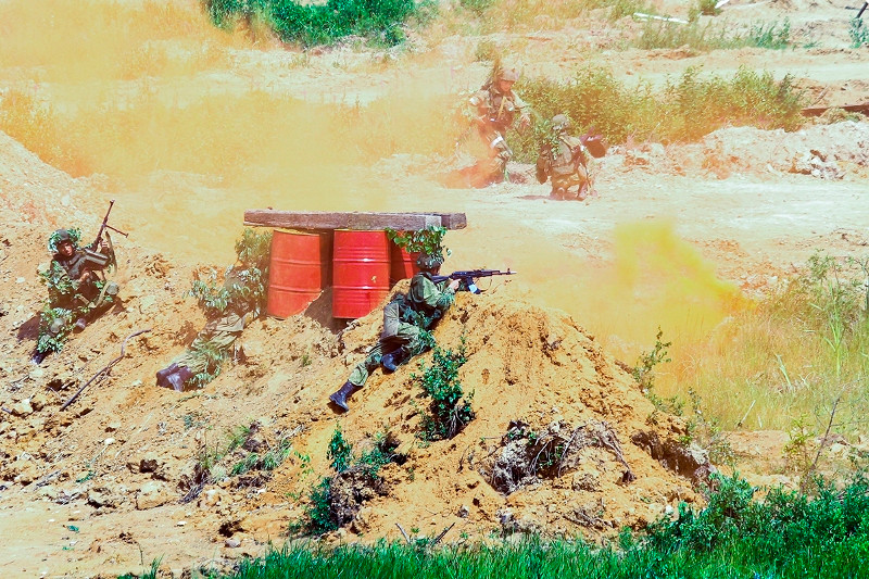 Cuộc tập trận diễn ra với quy mô cực kỳ lớn, bao gồm sự tham gia của toàn bộ các đơn vị thuộc sư đoàn tăng cận vệ số bốn. Nguồn ảnh: Fotoreport.