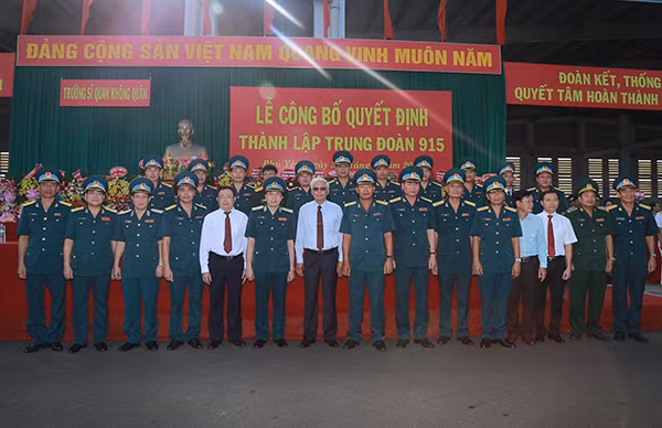 Khong quan Viet Nam thanh lap trung doan truc thang moi-Hinh-4