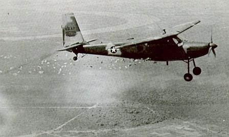 Một trong những chiêu bài rẻ tiền và phổ biến nhất mà CIA sử dụng đó là các đòn tâm lý chiến bao gồm bắc loa gọi chiêu hồi, rải truyền đơn hay đánh vào sự mê tín dị đoan của những người dân miền Nam đi theo cách mạng thời bấy giờ. Nguồn ảnh: Psy.