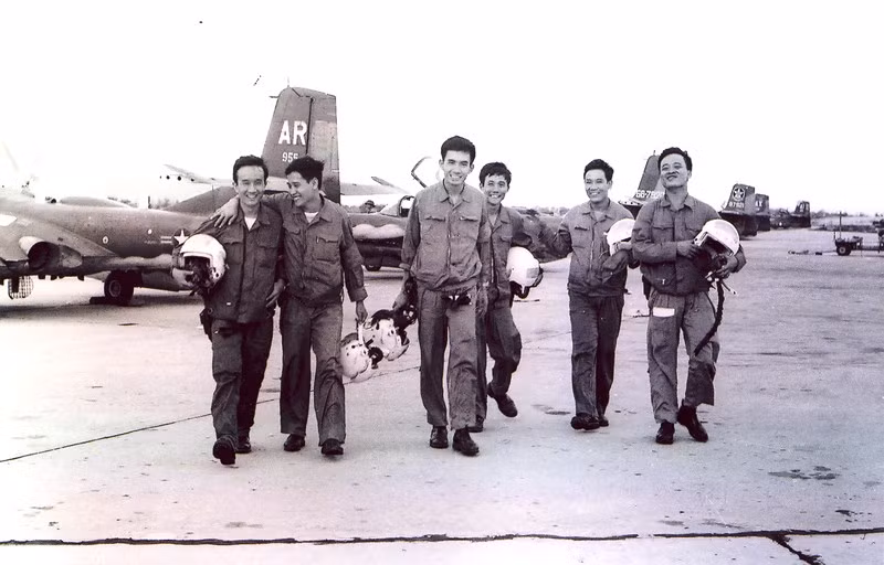 Nhiệm vụ được hoàn thành xuất sắc, phía ta không mất bất cứ một máy bay nào và gián tiếp khiến Đại sứ quán Mỹ tại Sài Gòn phải di tản bằng trực thăng thay vì sử dụng máy bay cỡ lớn vì sân bay Tân Sơn Nhứt đã bị hỏng hoàn toàn. Nguồn ảnh: QDND.