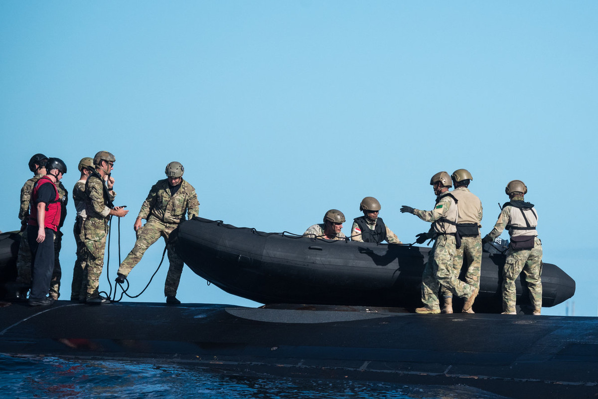 Kiểu đổ bộ này thường được sử dụng khi ở trong vùng lãnh thổ ít thù địch và phục vụ cho các nhiệm vụ bí mật. Nguồn ảnh: USnavy.