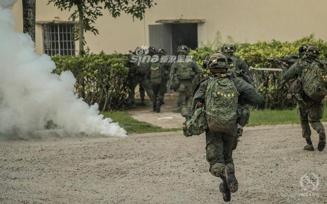 Cuối tháng 6 vừa qua, quân đội Singapore lại vừa tổ chức một cuộc diễn tập quy mô lớn. Lần này, cuộc diễn tập sẽ lấy bối cảnh là tác chiến trong môi trường đô thị với sự tham gia chủ yếu của lực lượng bộ binh. Nguồn ảnh: Sina.